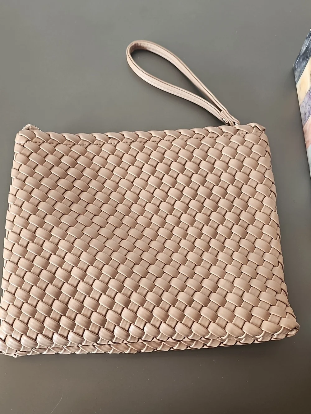 Rachel Zoe EUC Woven Wristlet Clutch in Tan 8x10 INTERIOR POCKETS AND ZIP